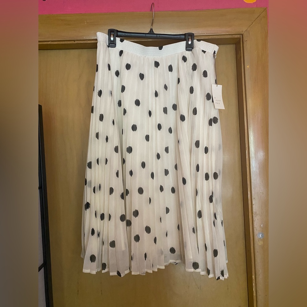 Midi polka dot pleated skirt